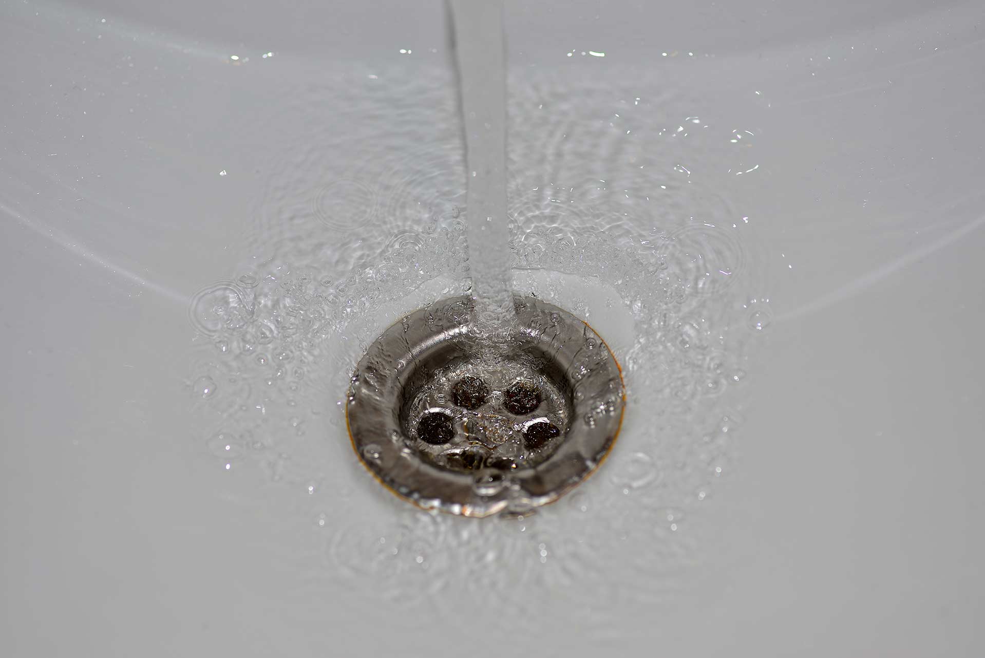A2B Drains provides services to unblock blocked sinks and drains for properties in Harlow.